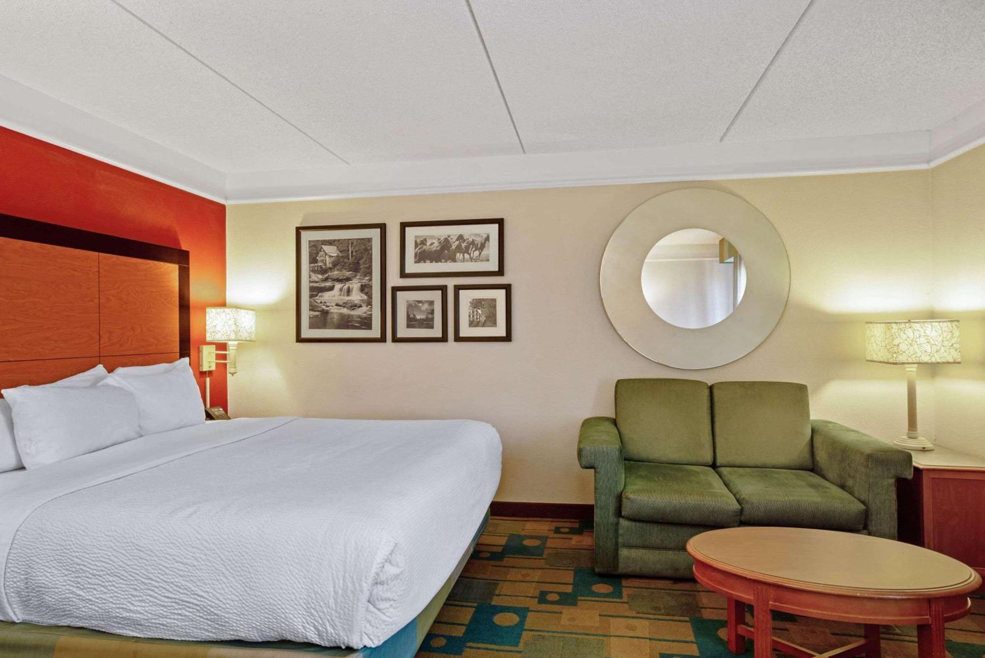 Hotel La Quinta By Wyndham Winston-Salem Exteriér fotografie
